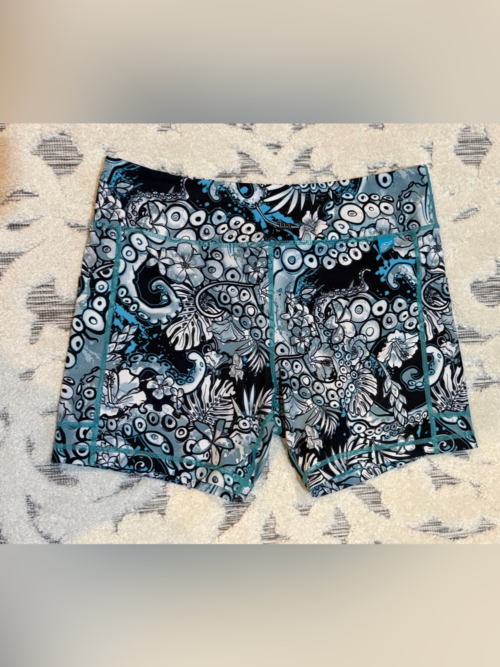 Women’s Spacefish Army Electric Blue Octofloral swim scuba shorts size Large